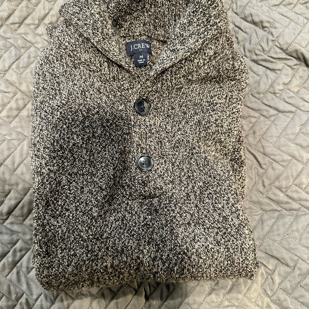 Men’s spread collar sweater